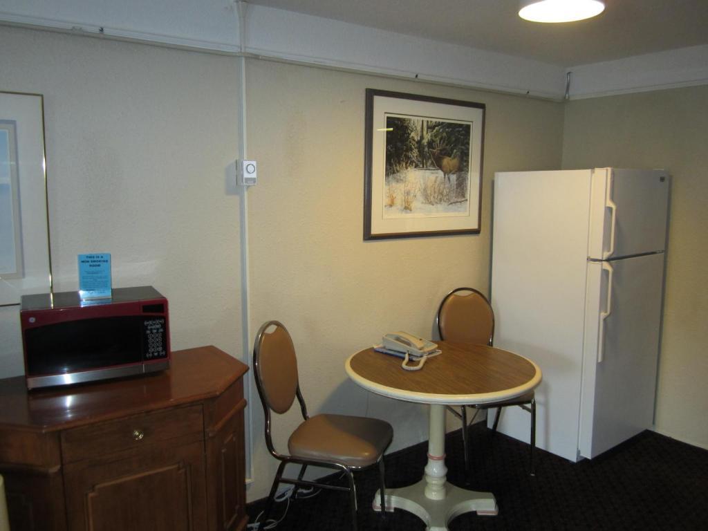 Moby Dick Inn Prince Rupert Bagian luar foto