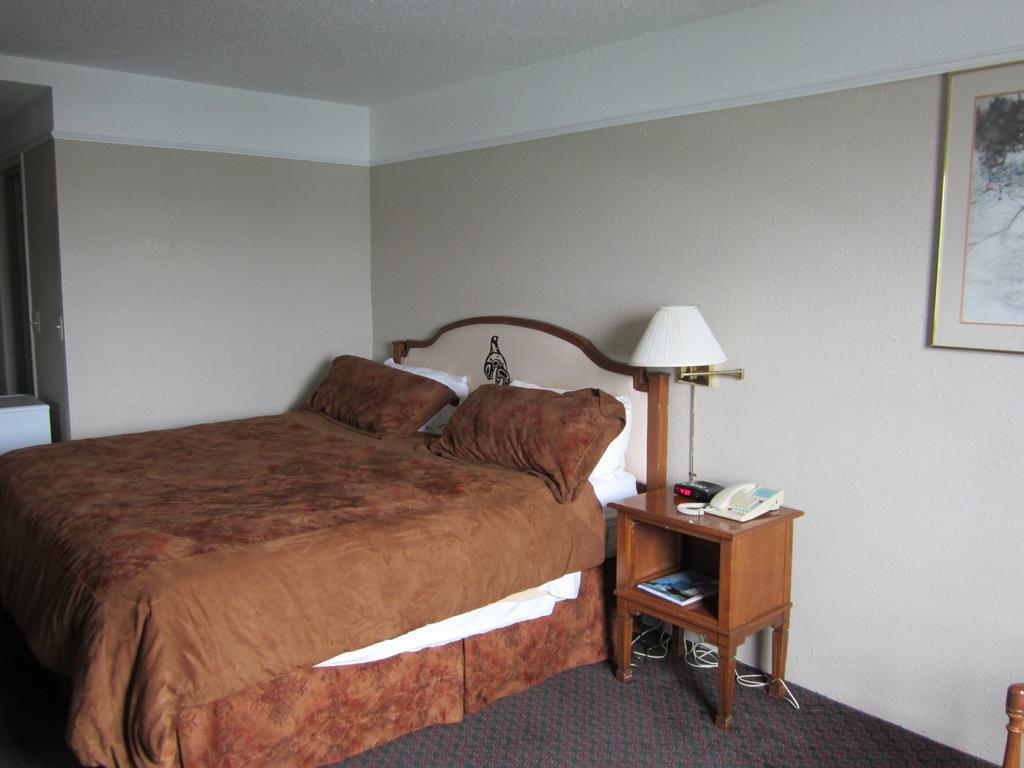 Moby Dick Inn Prince Rupert Bagian luar foto